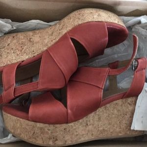 Coclico Platform Sandal. Leather.  Orange